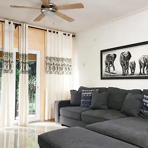 Apartment Upscale New With Pool Kingston